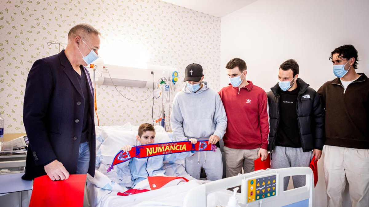 Visita del Numancia al Hospital Santa Bárbara.