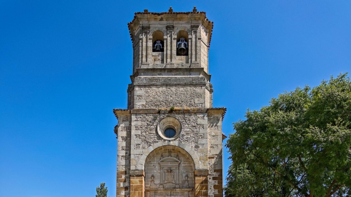 La iglesia de San Millán, uno de los monumentos destacados de Cabrejas del Pinar, combina el legado barroco con el entorno rural de Soria