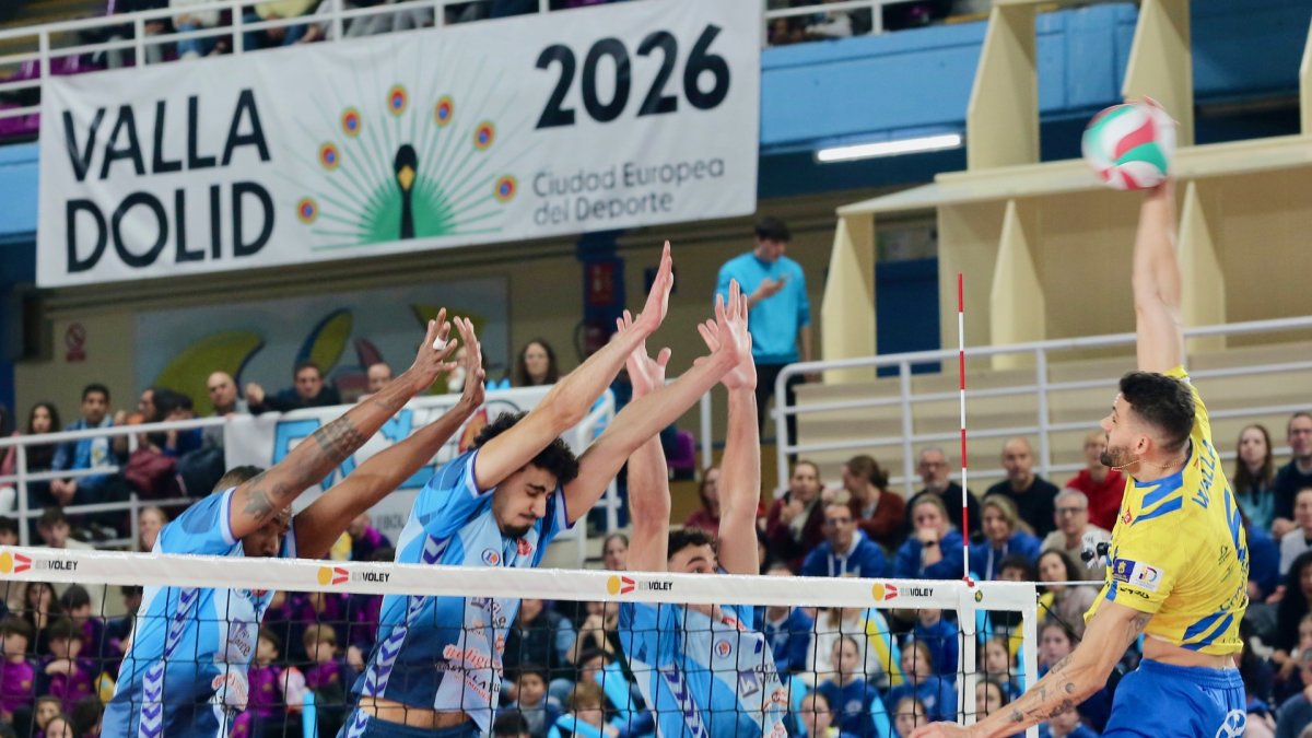 El Grupo Herce jugará a finales de este mes la Copa CEV, en la imagen la final de la Supercopa ante Guaguas.