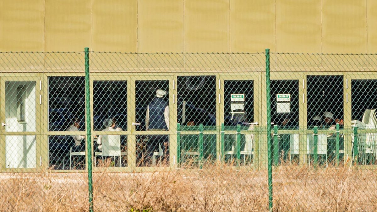 Trabajadores de Ondara en el interior de las instalaciones de Garray esta semana.
