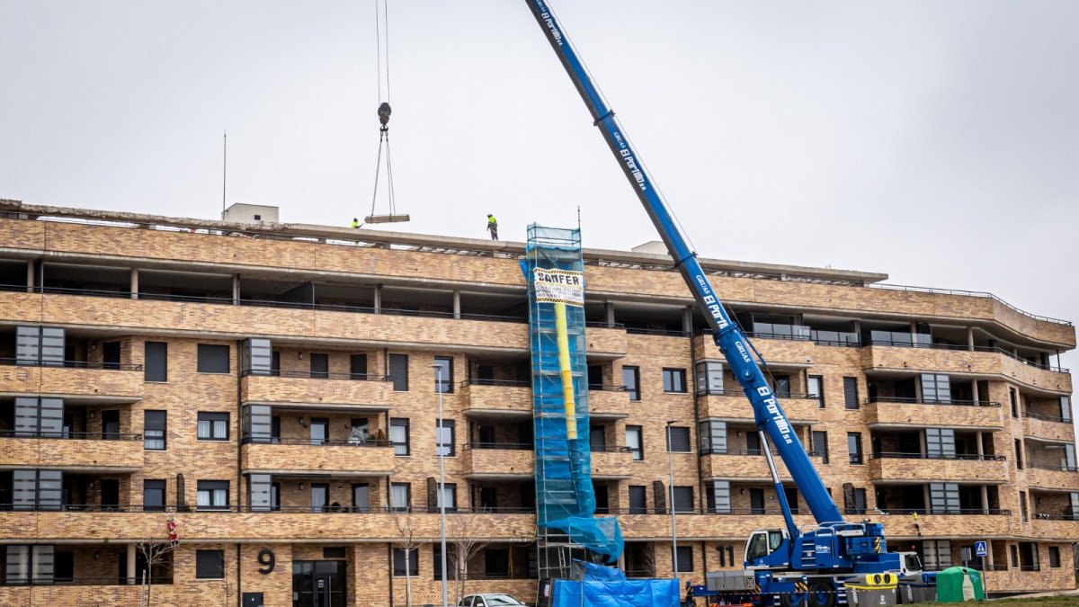 Imagen del descenso de un trozo de la forja.