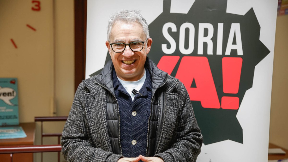 Ángel Ceña este domingo sonriente en la sede de Soria Ya.