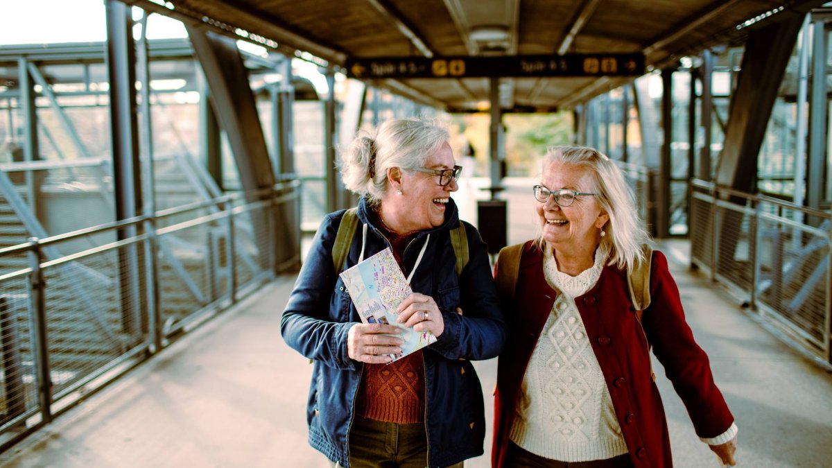 El Club de los 60 permite a miles de personas mayores viajar por España y el extranjero con todo organizado y en buena compañía.