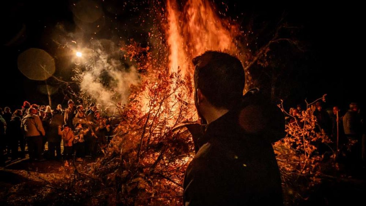 La hoguera de Pedrajas sirvió para renovar las energías