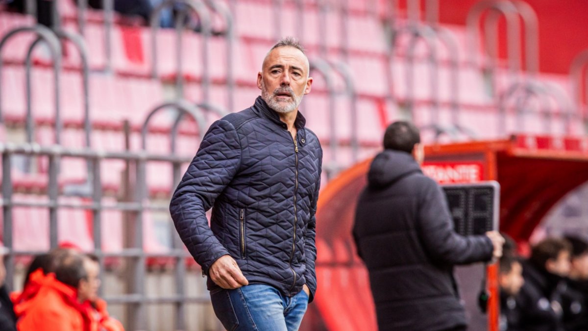 Ángel Rodríguez en el banquillo del CD Numancia en una imagen de archivo