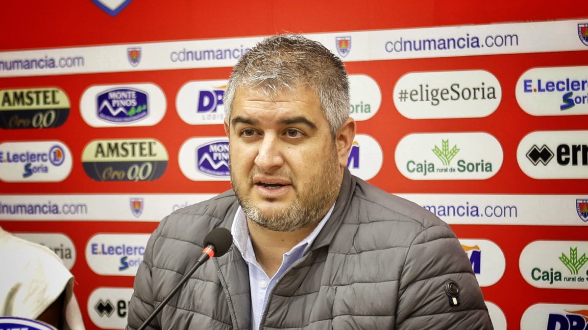 Álex Huerta en la sala de prensa de Los Pajaritos.