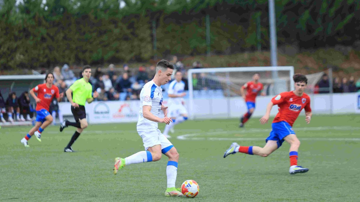 Imagen del derbi soriano de Tercera entre Numancia B y Almazán disputado en la Ciudad Deportiva.