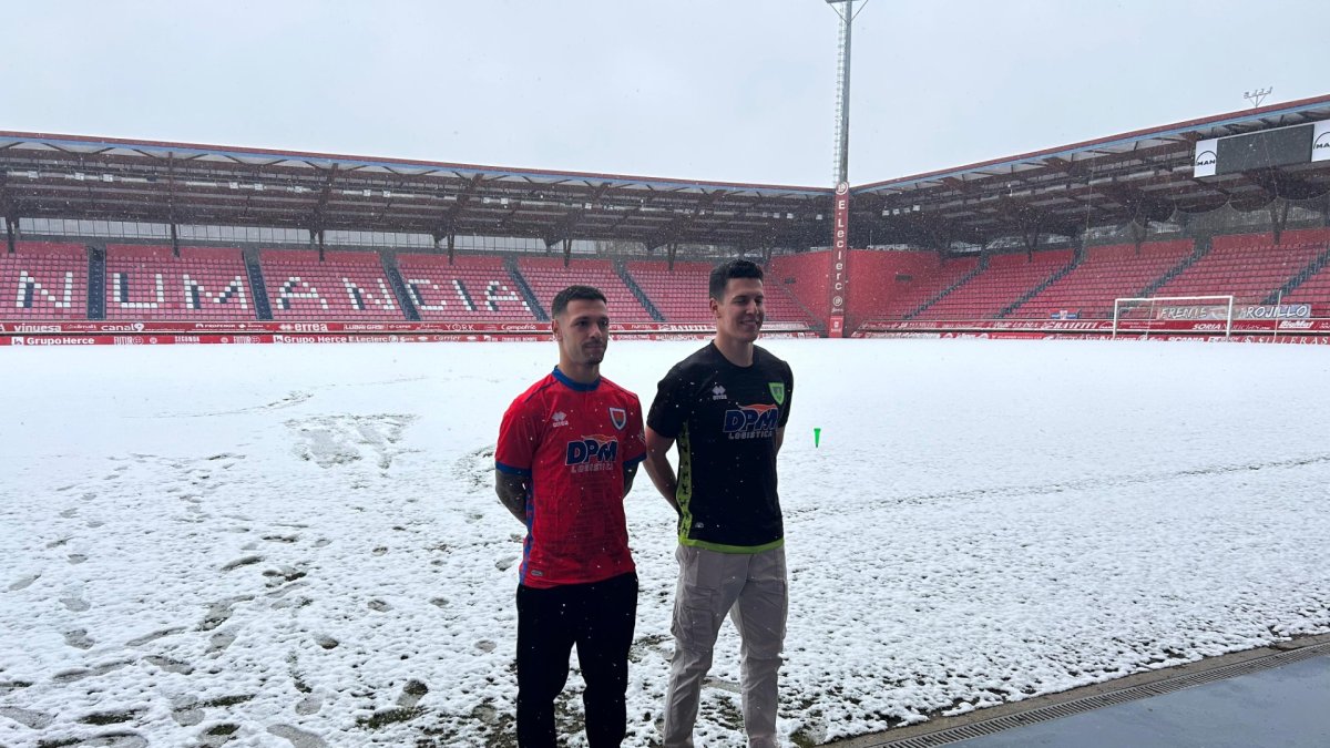 Escardó e Iván Martínez en el nevado campo de Los Pajaritos.