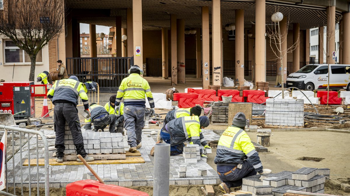La capital despide 2025 con 1.305 parados y marca una caída interanual del 5,4%.