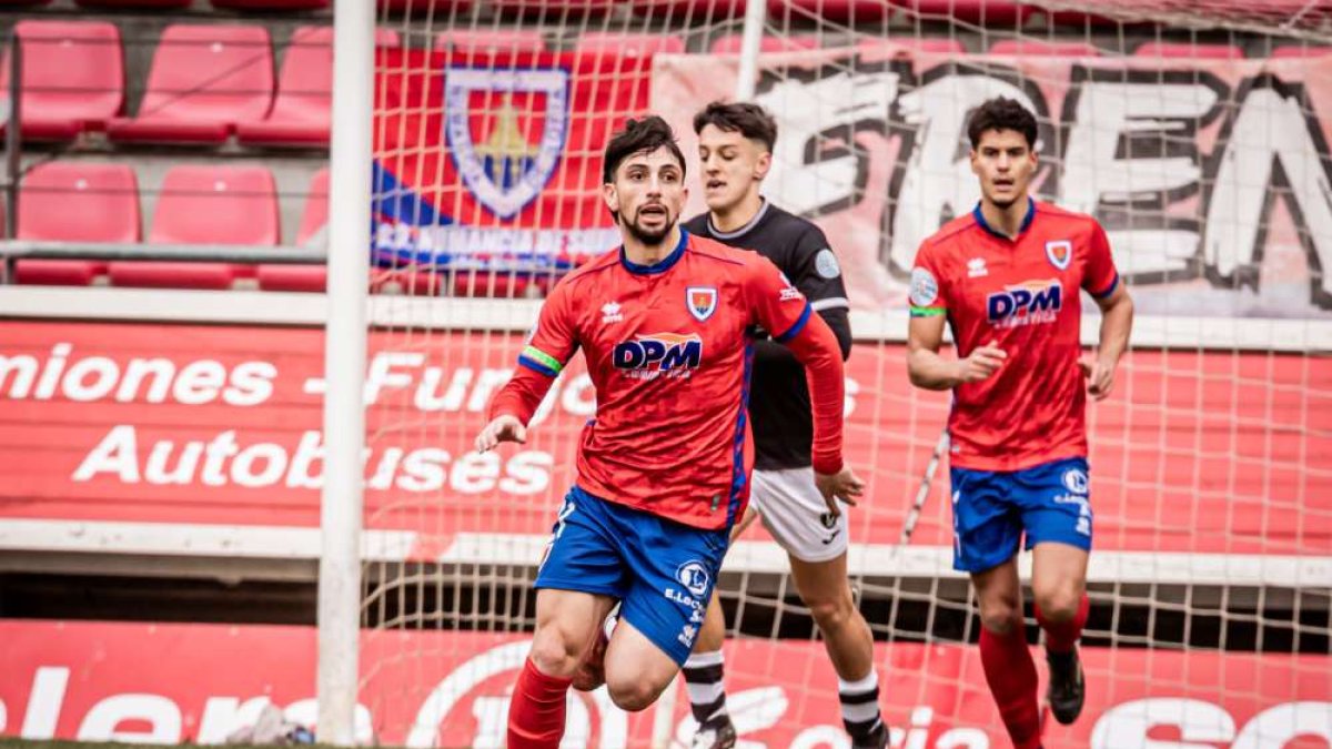 Partido del CD Numancia ante el Lealtad de Villaviciosa