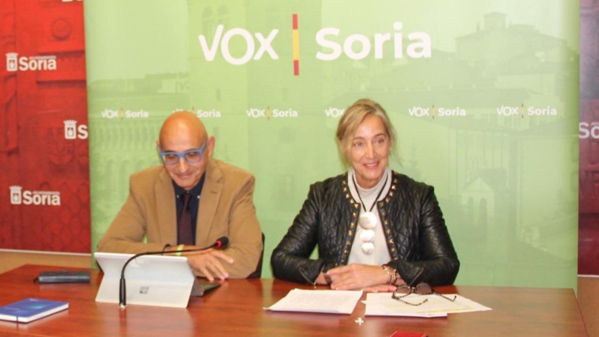 Los concejales de Vox en Soria, Fernando Castillo y Sara López.