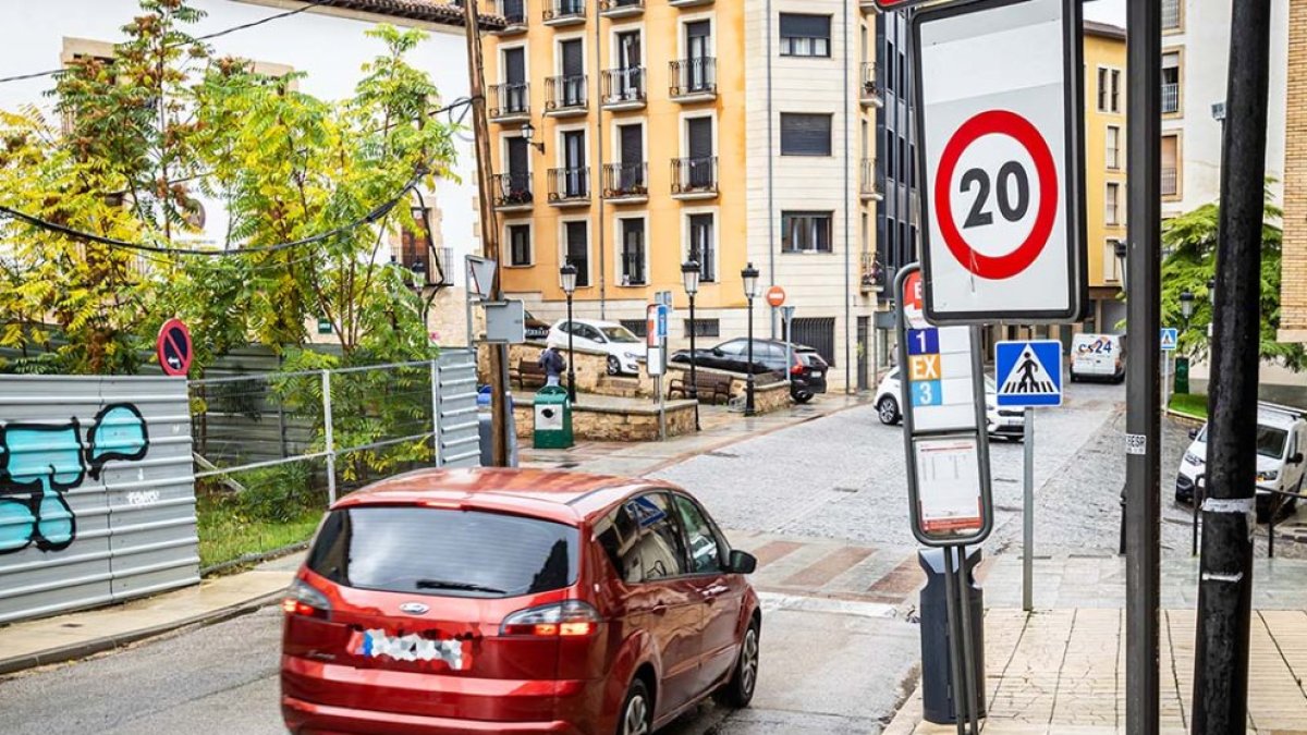 Entrada a la Zona de Bajas Emisiones de la capital soriana.