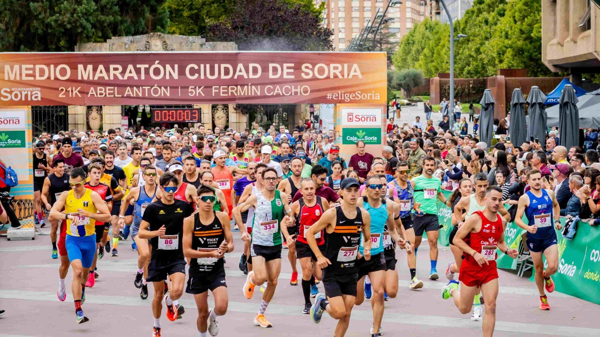 Imagen de la salida de la Media Maratón de Soria del año pasado.