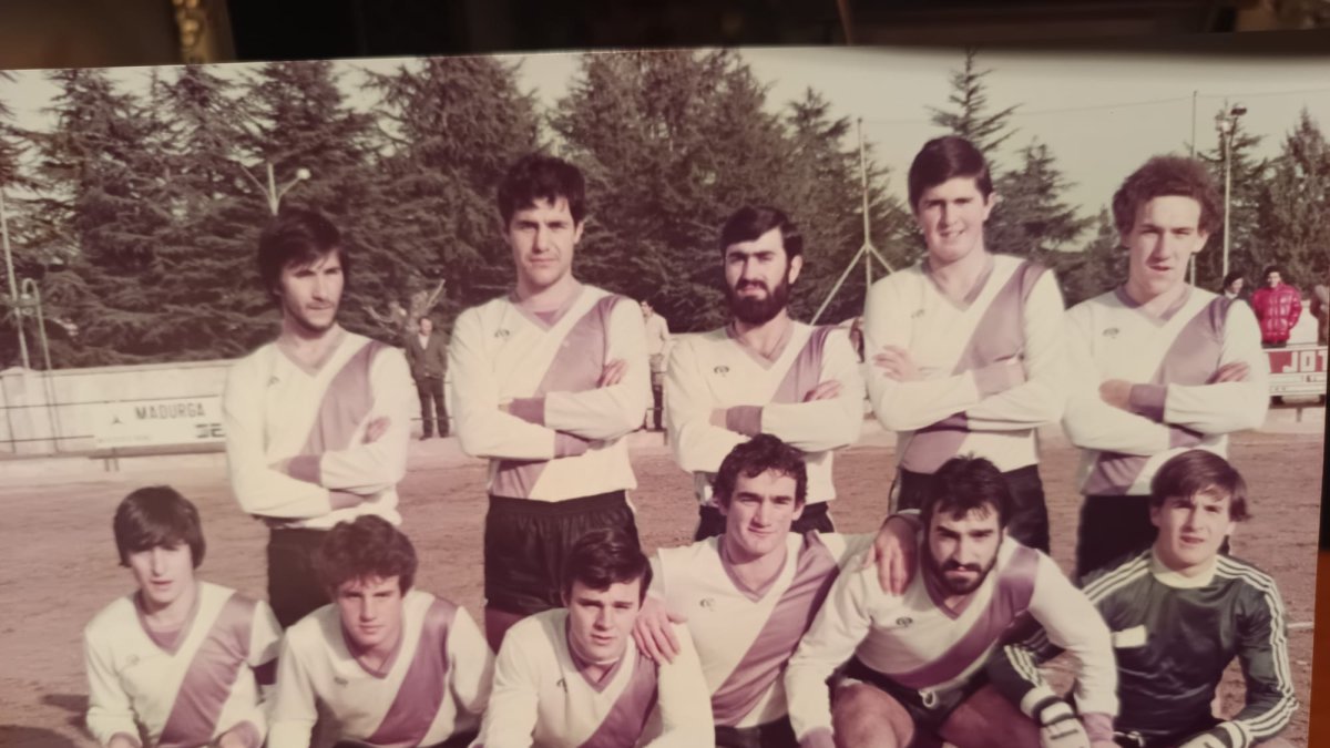 Rircardo Lafuente en la fila de arriba el primero por la izquierda en un once del Soria CF