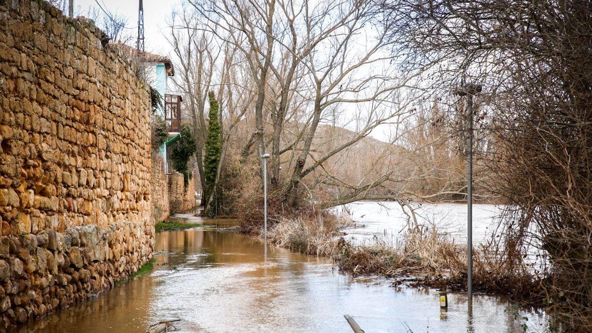 Zonas inundadas tras la fuerte crecida del río.