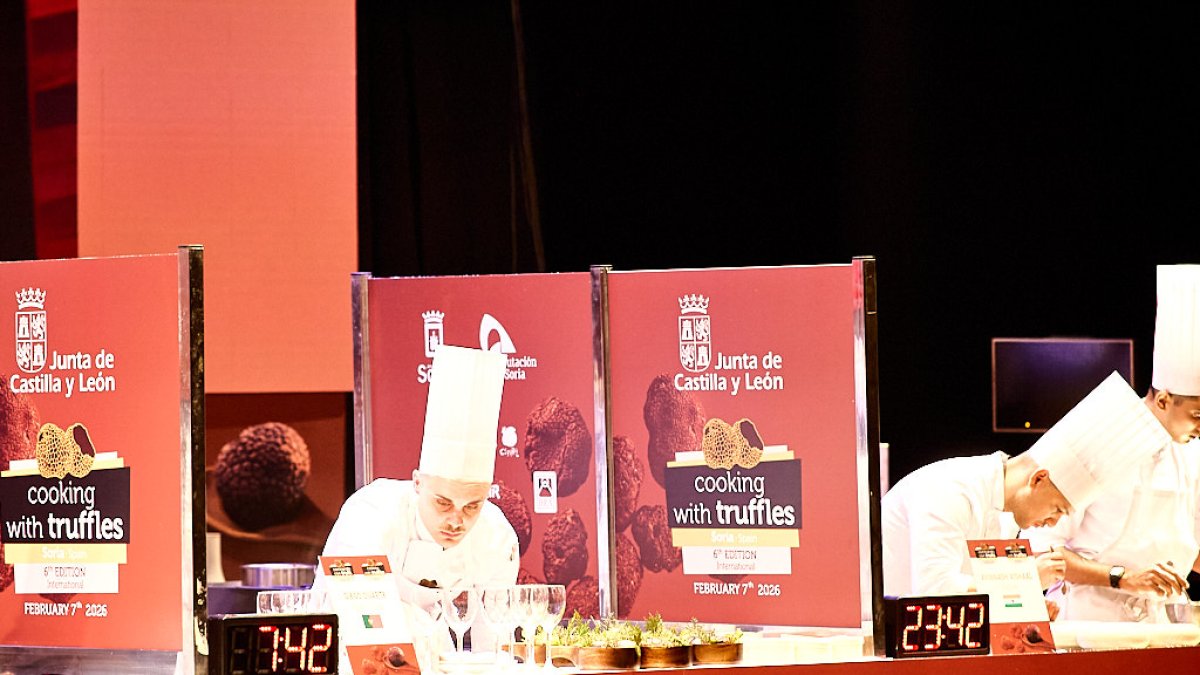 Duarte Tonet durante su cocinado ayer en La Audiencia.