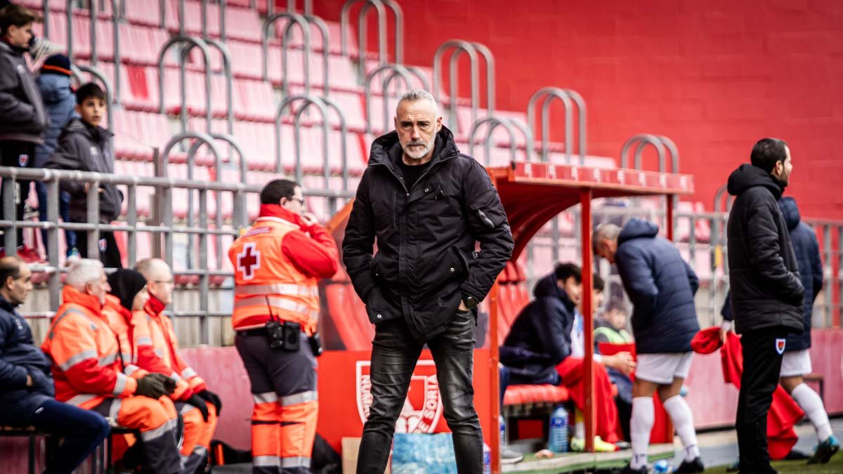 El técnico rojillo durante un encuentro en Los Pajaritos. 