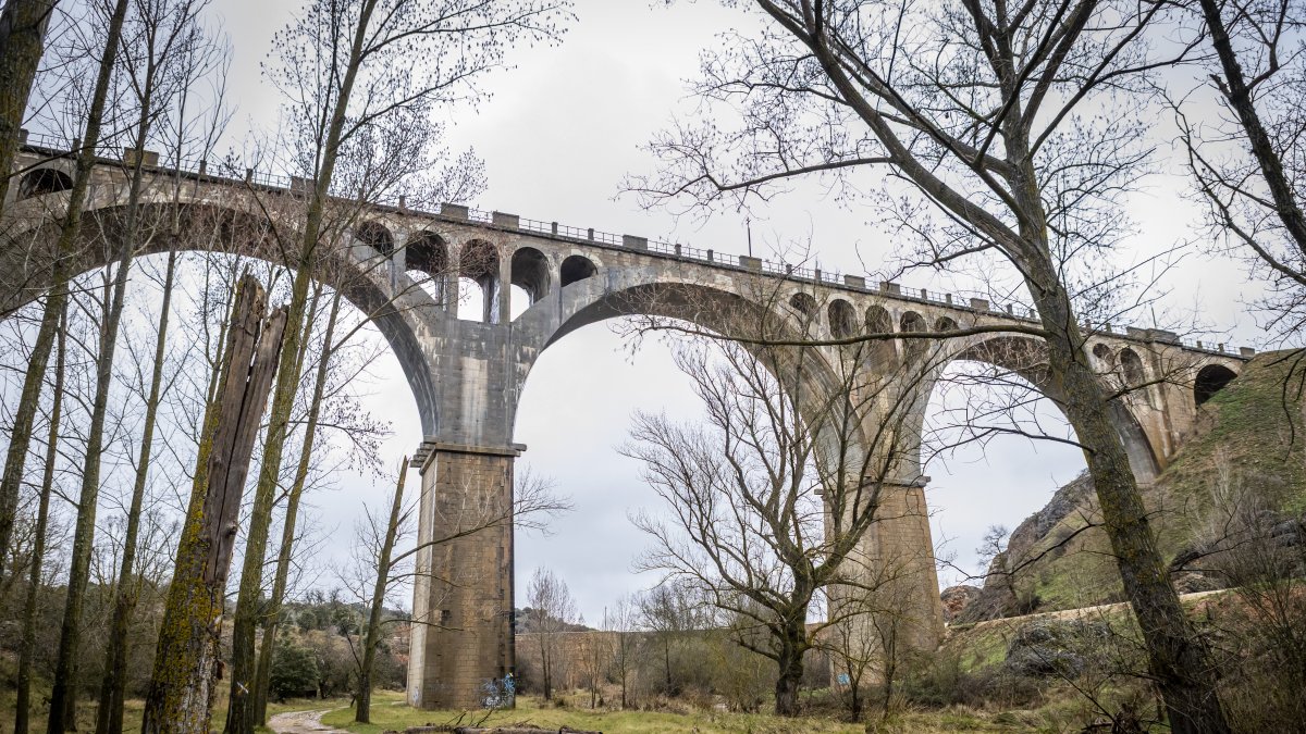 El viaducto sobre el río Golmayo será objeto de obras.