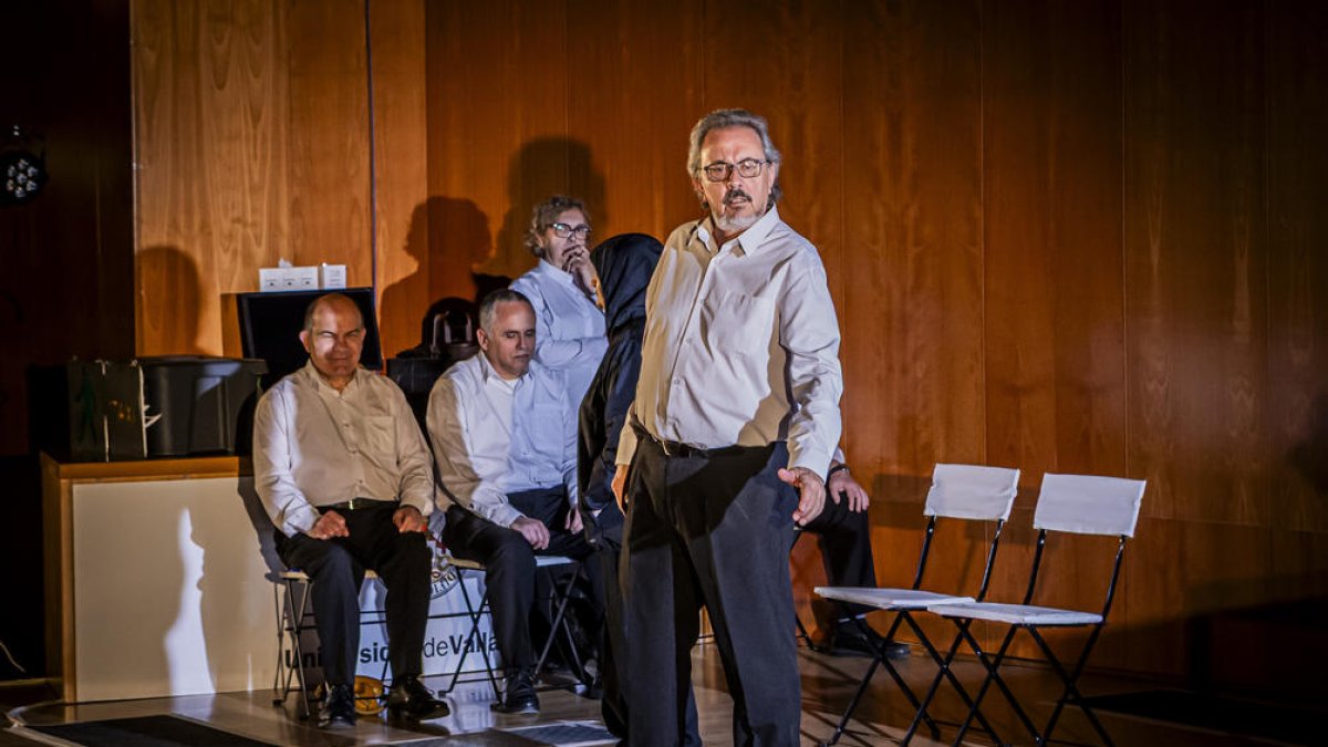 El grupo de teatro inclusivo de la ONCE sobre las tablas del Salón de actos del Campus