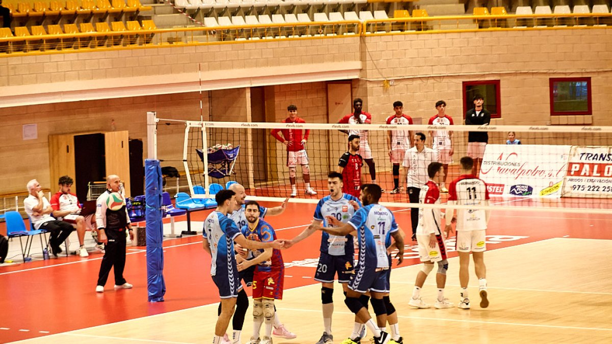 El Grupo Herce supera por la vía rápida a San Roque y ya piensa en la Copa del Rey.
