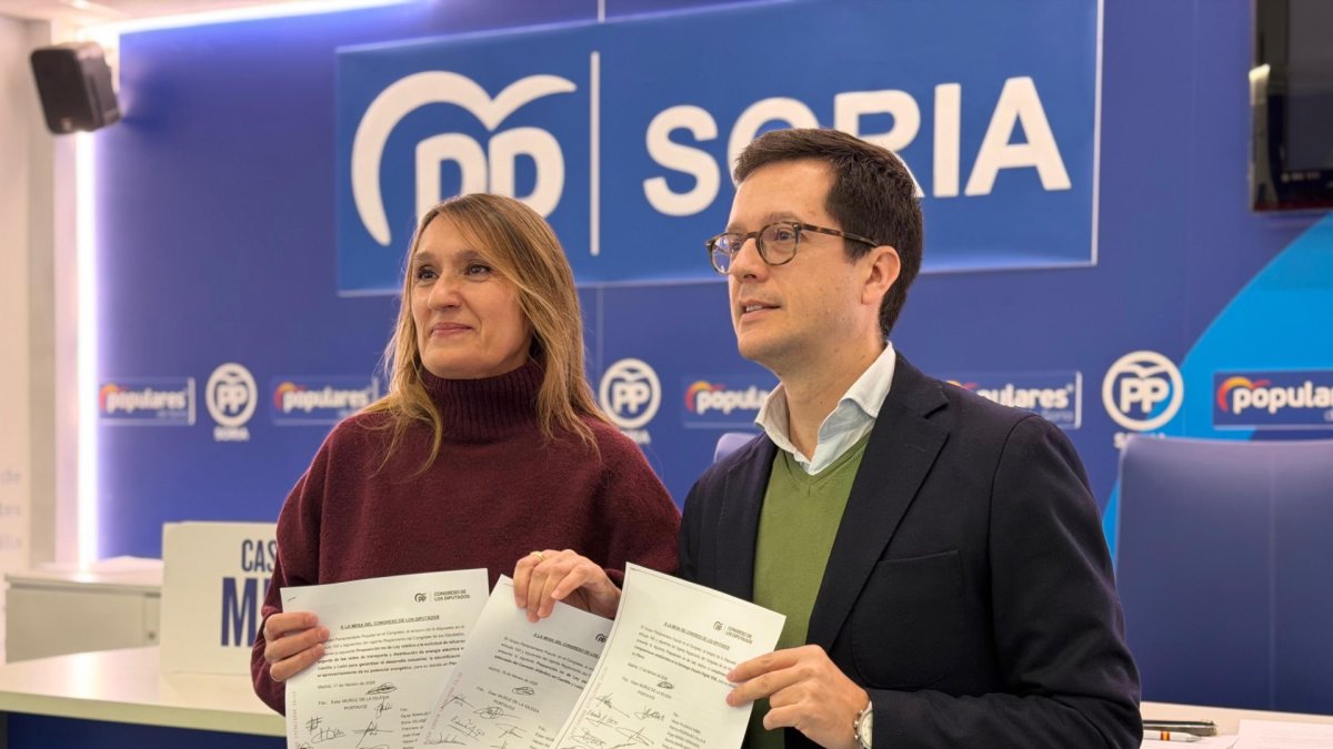 Rocío Lucas y Tomás Cabezón con las PNLs.
