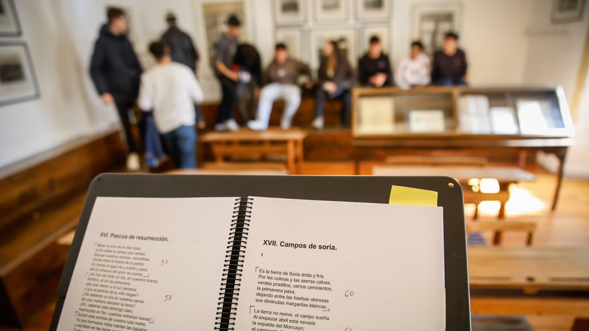 El IES Machado organizada una lectura ininterrumpida de la obra machadiana.