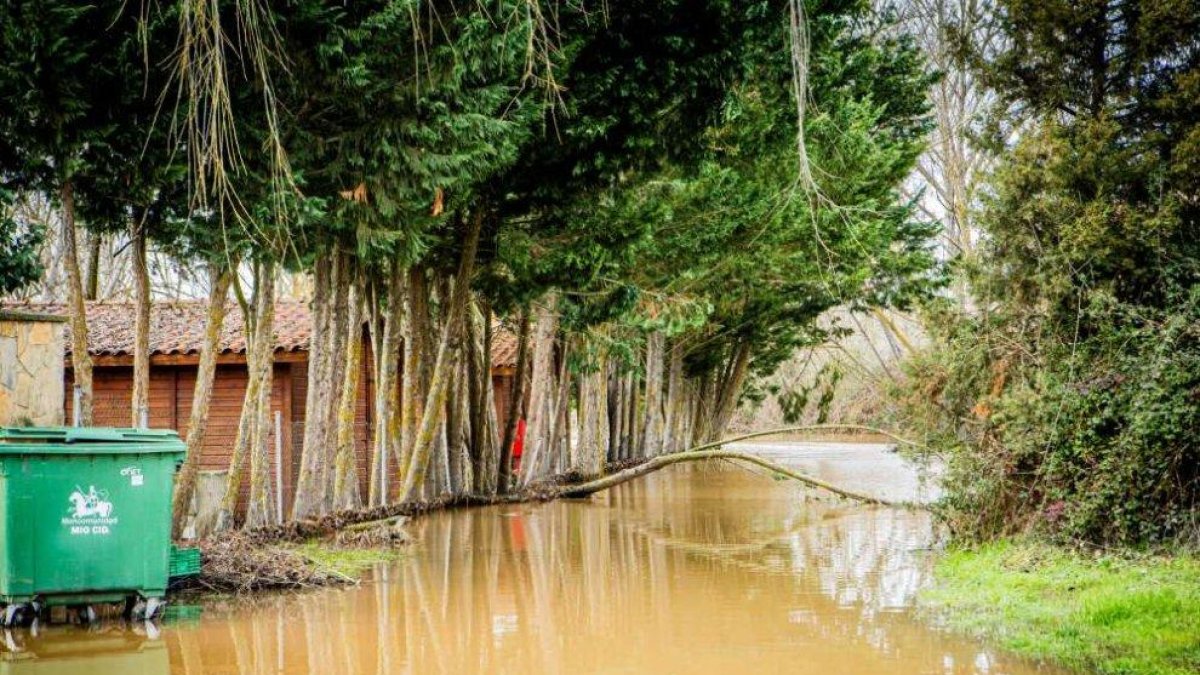 Inundación en las calles de San Esteban de Gormaz hace una semana.