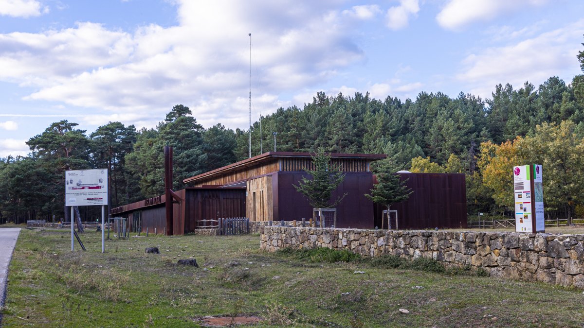 Sobre estas líneas, la casa del parque de la Laguna Negra.