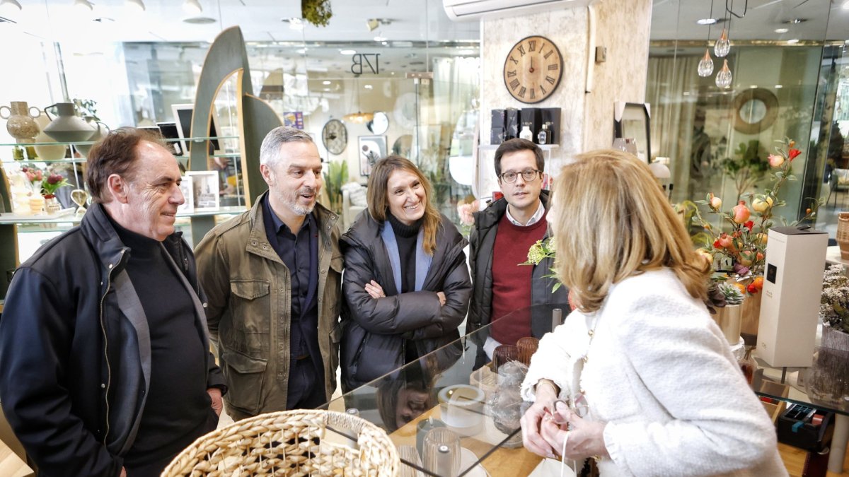Serrano, Bravo, Lucas y Cabezón en Regalos Calavia.