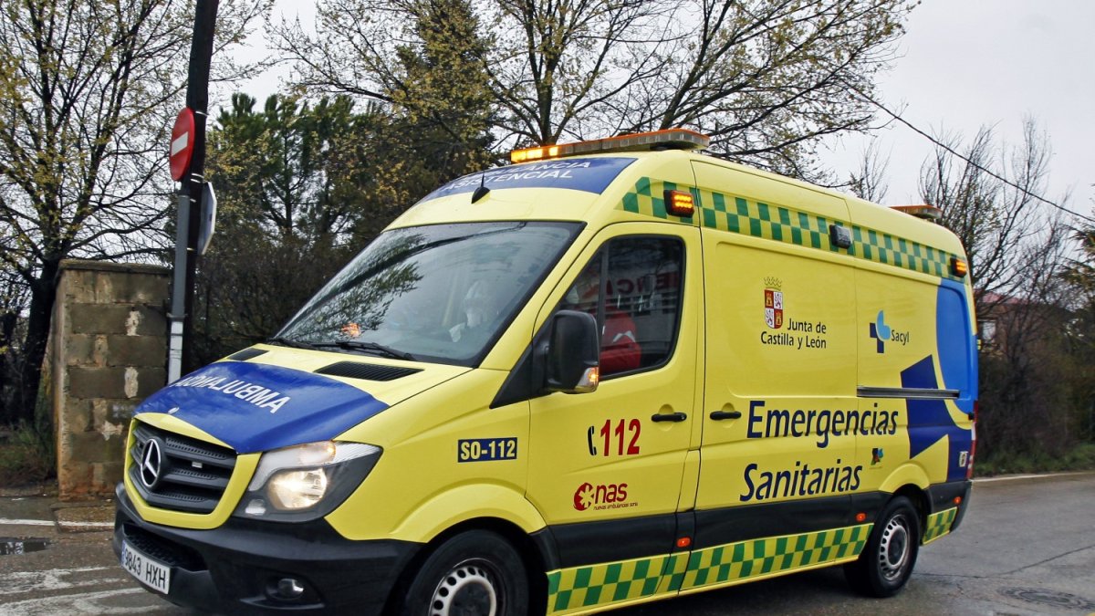 Una ambulancia en Soria en una imagen de archivo.