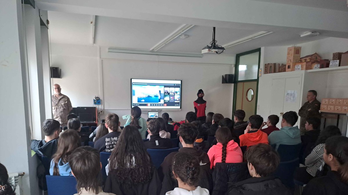 Alumnos del Instituto Margarita de Fuenmayor de Ágreda en videoconferencia con la Antártida.