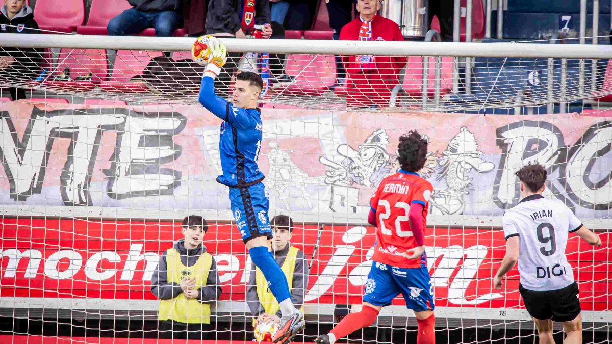 Iván Martínez en el partido del pasado domingo ante el Burgos B.