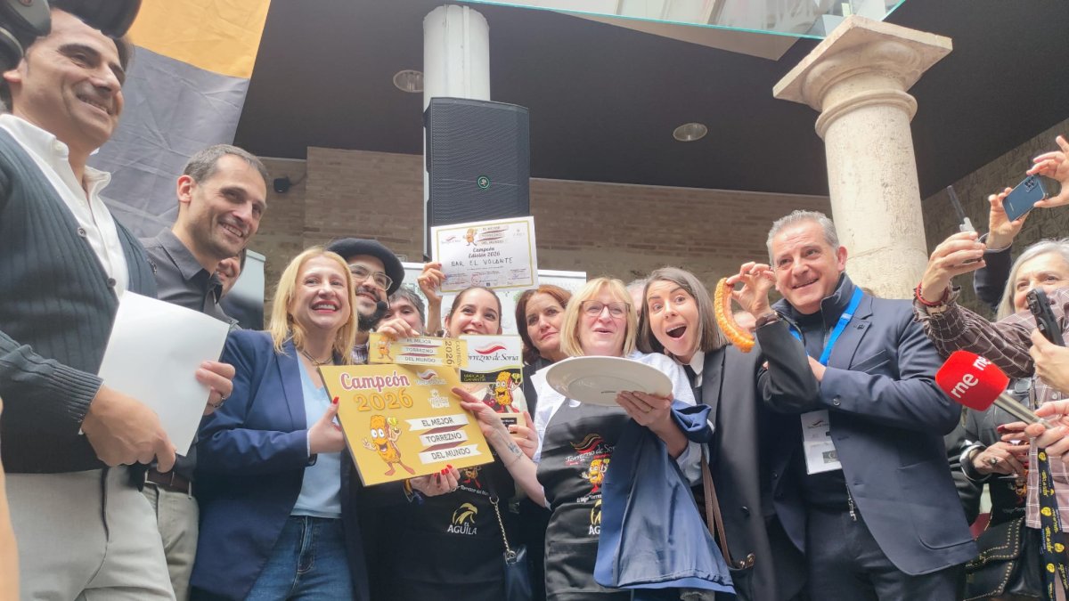 Entrega del premio al bar El Volante de Ólvega.