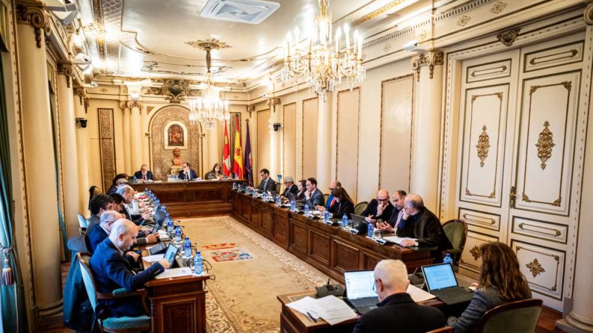 Corporación de la Diputación de Soria durante un Pleno.