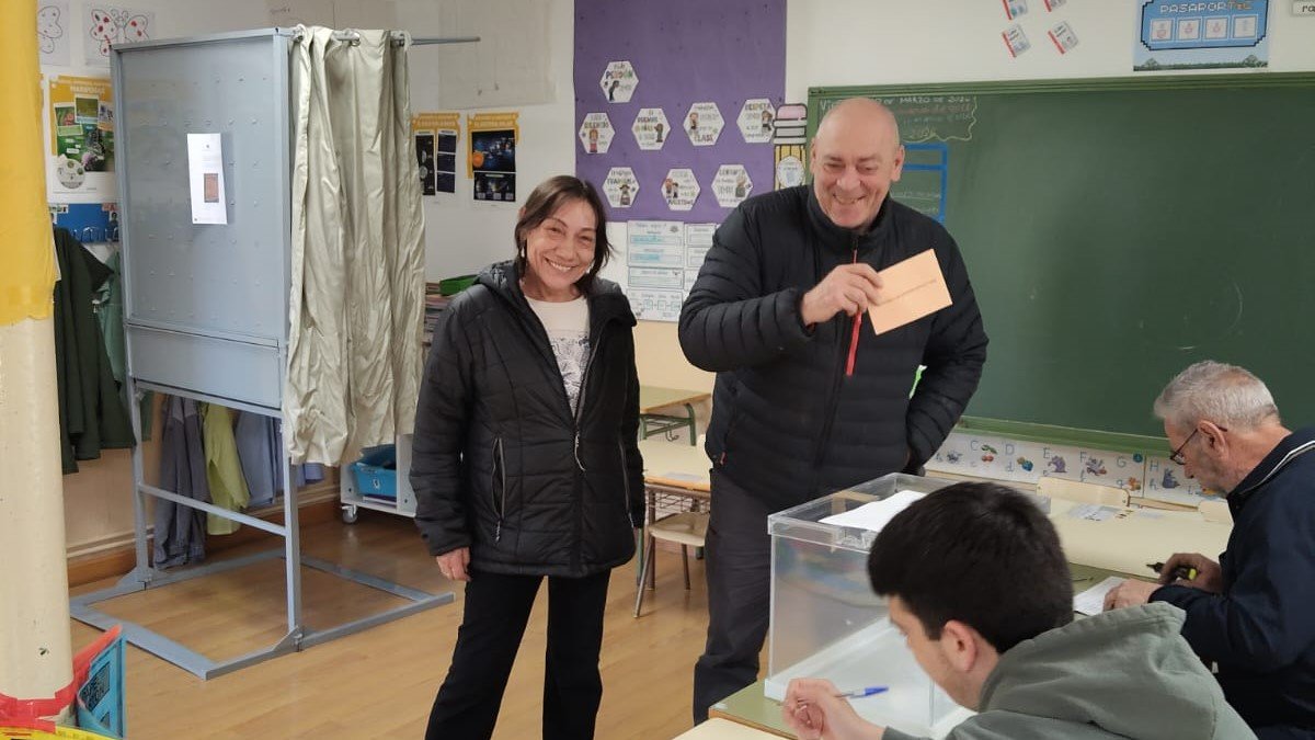 Primer votante en la localidad soriana de Rioseco.