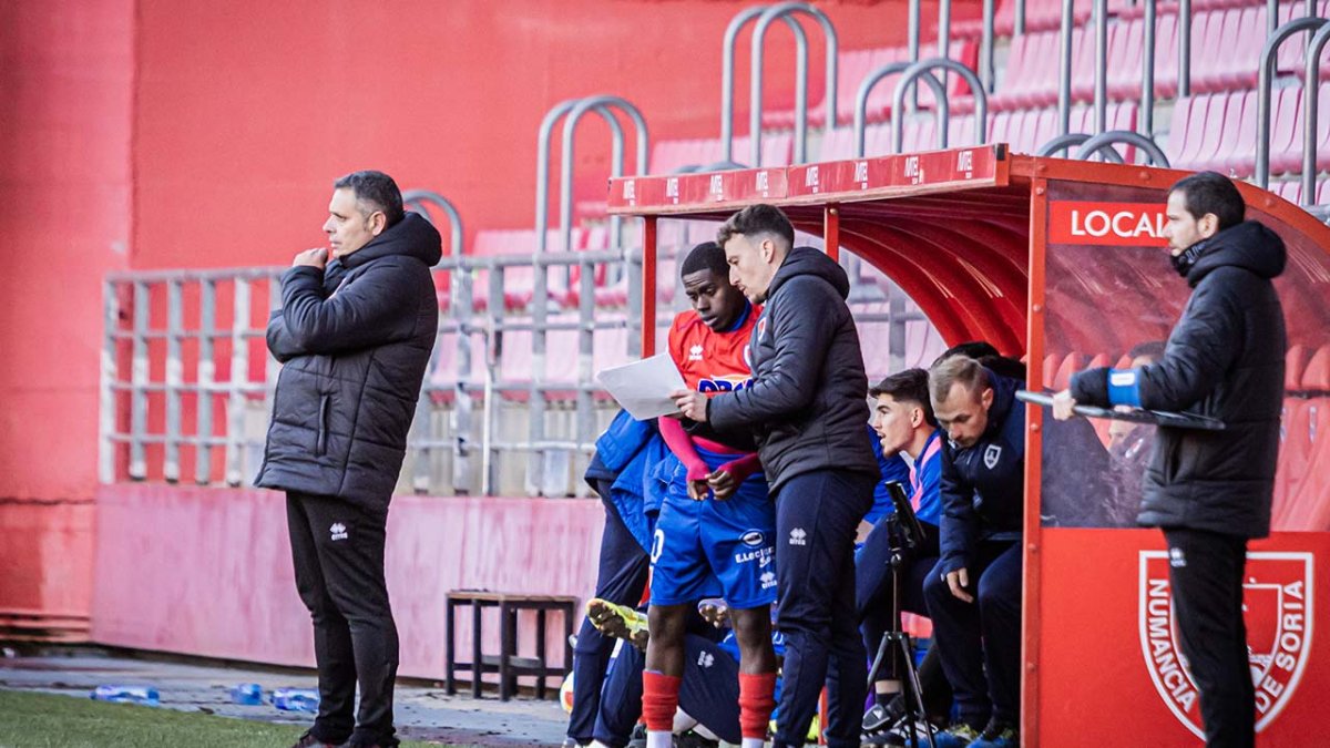 Cristóbal Filgueira dirigió al Numancia al estar sancionado Ángel Rodríguez.