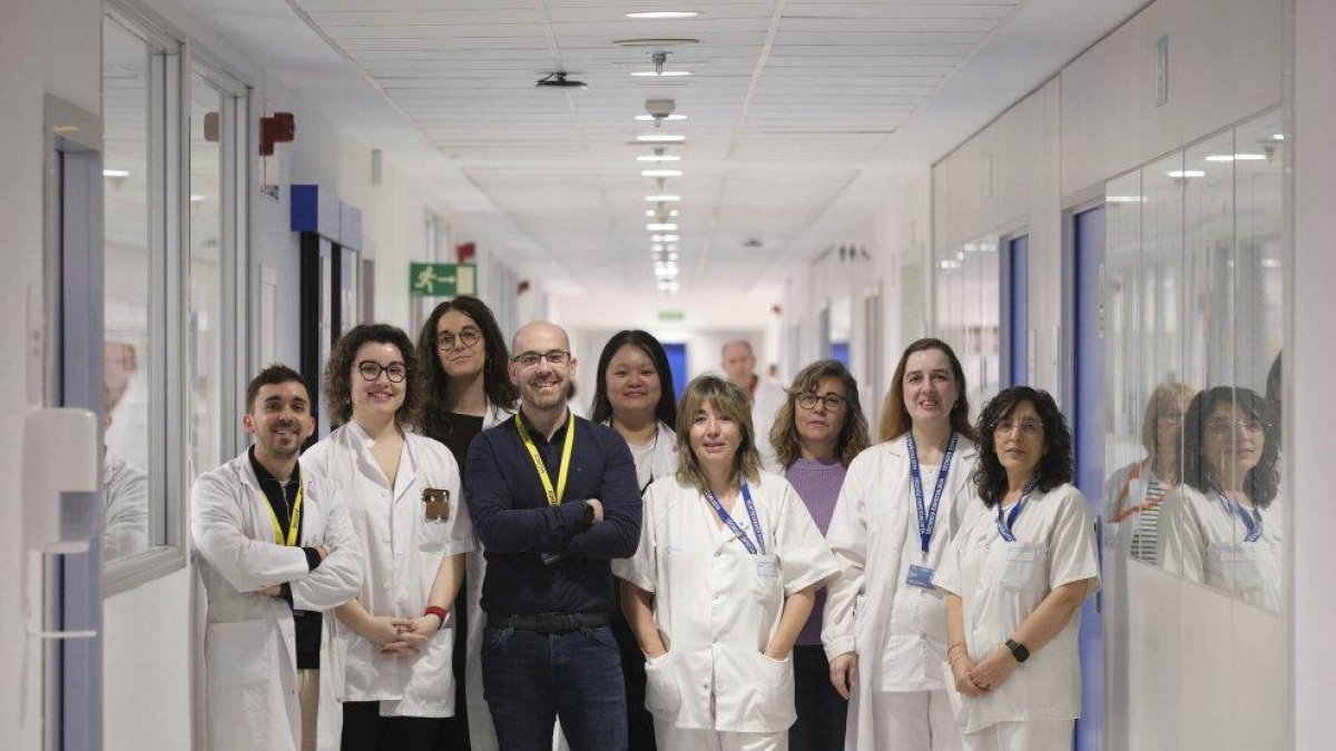José María Bastida, con su equipo de Hematología del CAUSA.