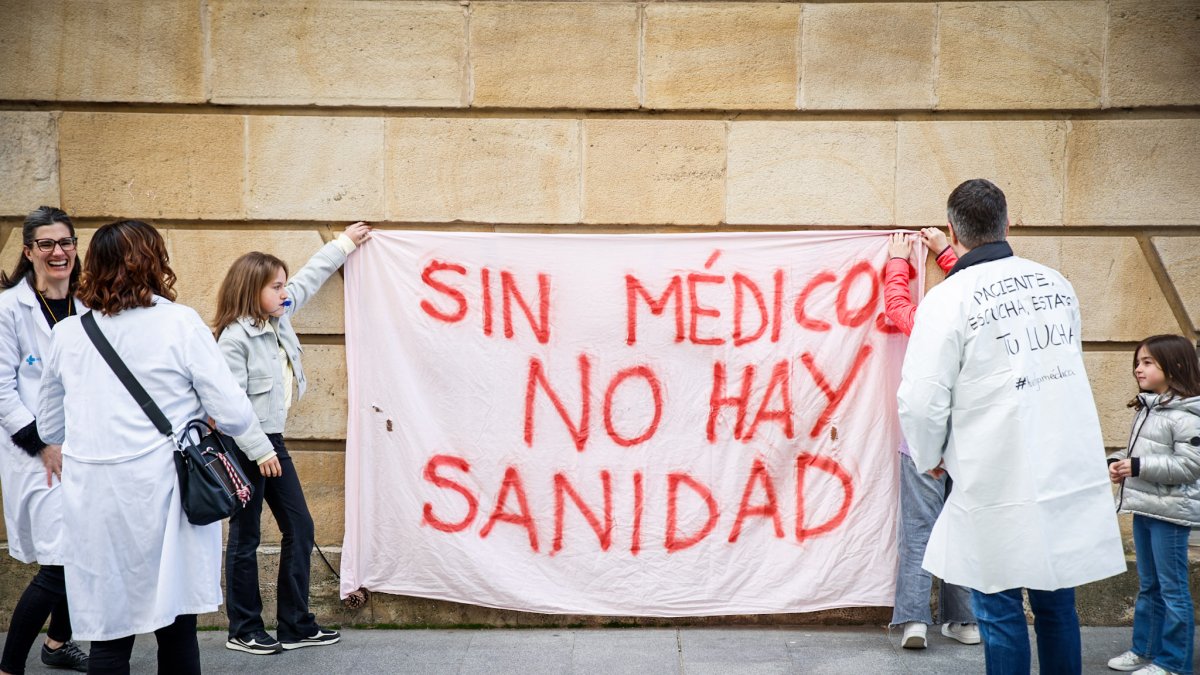 Detalle de la protesta frente a la Subdelegación.