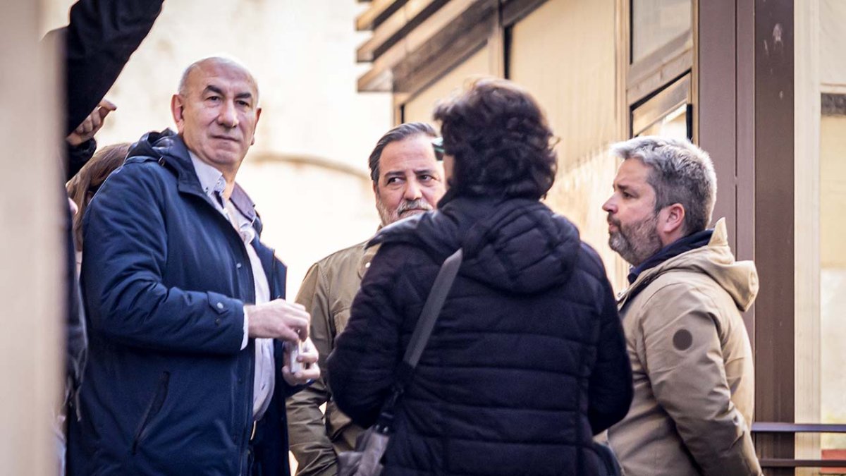 José Luis Vicente, a la izquierda de la imagen, y Óscar Pérez, a la derecha, poco después de ser puestos en libertad el pasado martes.