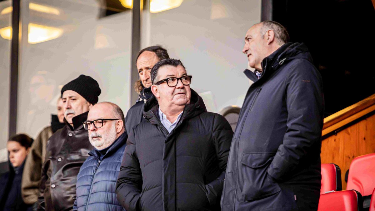 El presidente del Numancia, Patricio de Pedro, en el placo de Los Pajaritos.