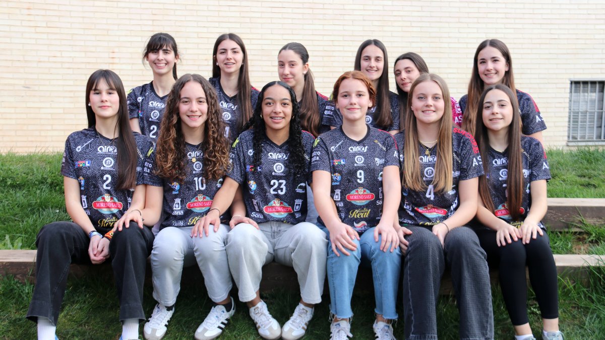 Parte de los convocados por la Federación de Castilla y León posan tras un entrenamiento del Sporting Santo Domingo.