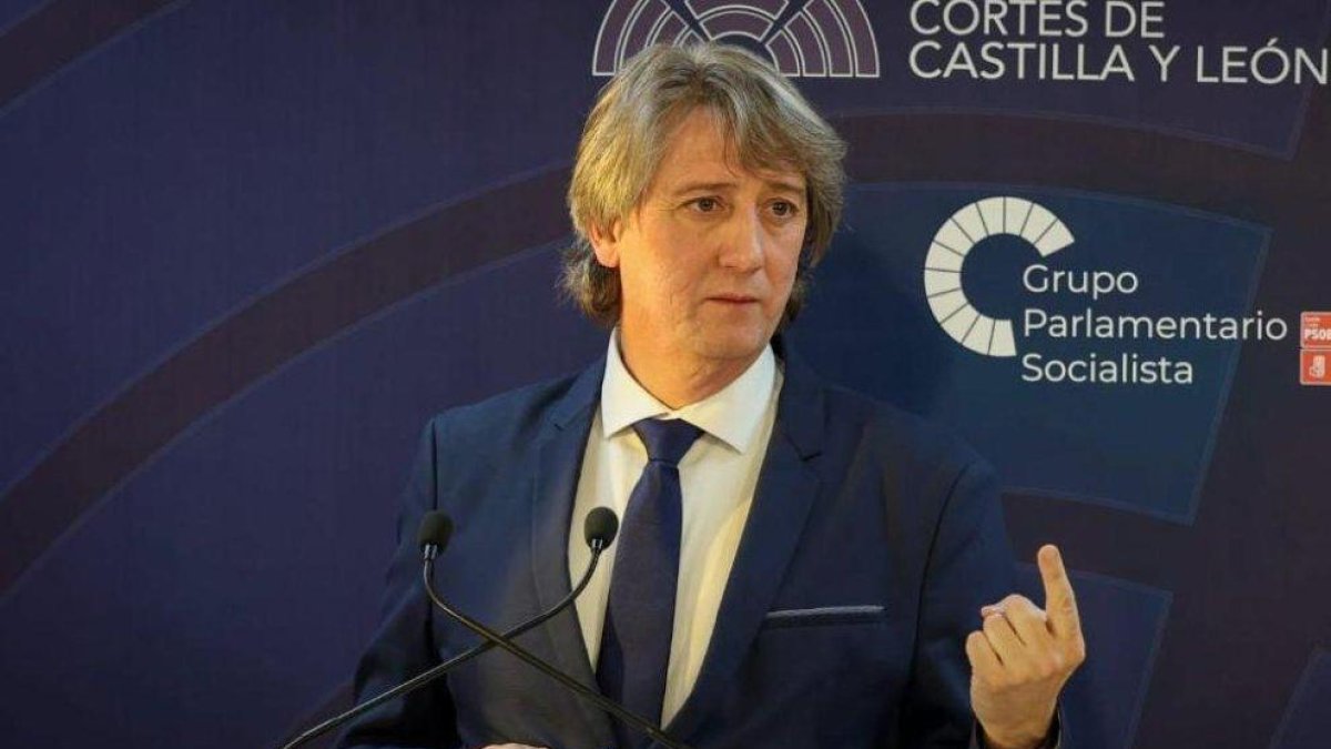 Primer varapalo a Martínez (PSOE) de las Cortes: la letrada tumba la comparecencia del consejero de Sanidad por las detenciones de Soria