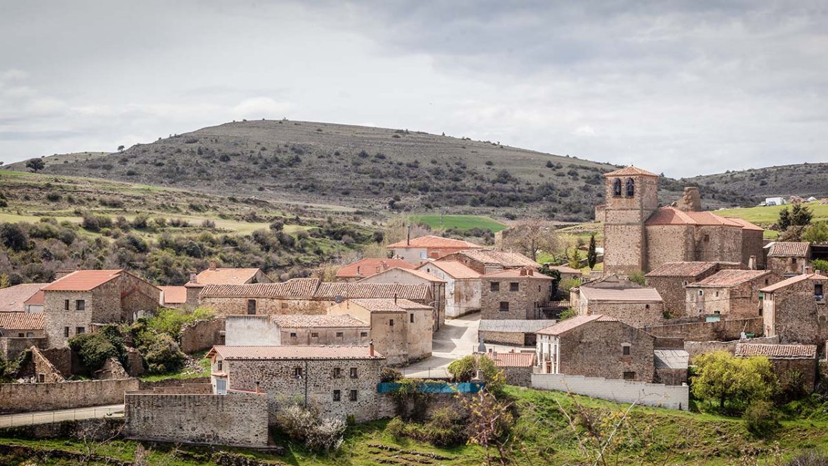 Población de Pobar, en cuyos montes estarán colocados los sensores contra incendios.