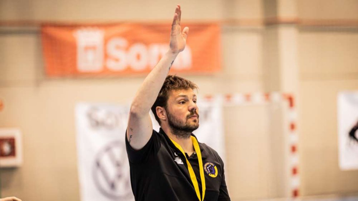 Oriol Castellarnu durante un encuentro en el San Andrés.