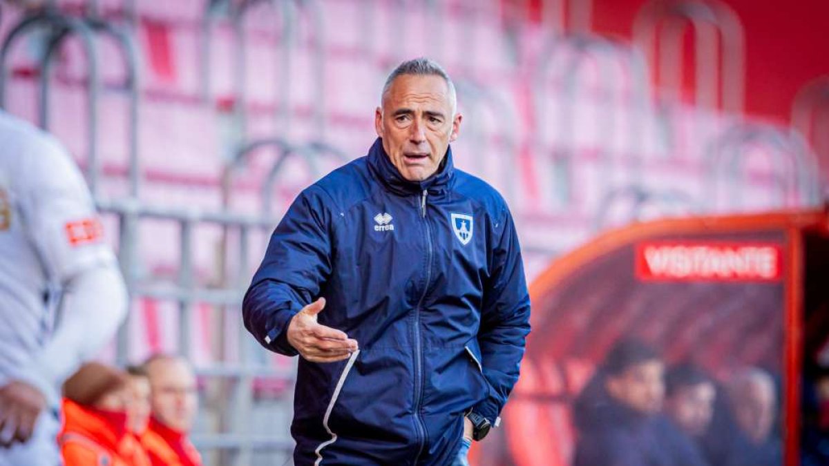 El técnico del C.D. Numancia, Ángel Rodríguez.