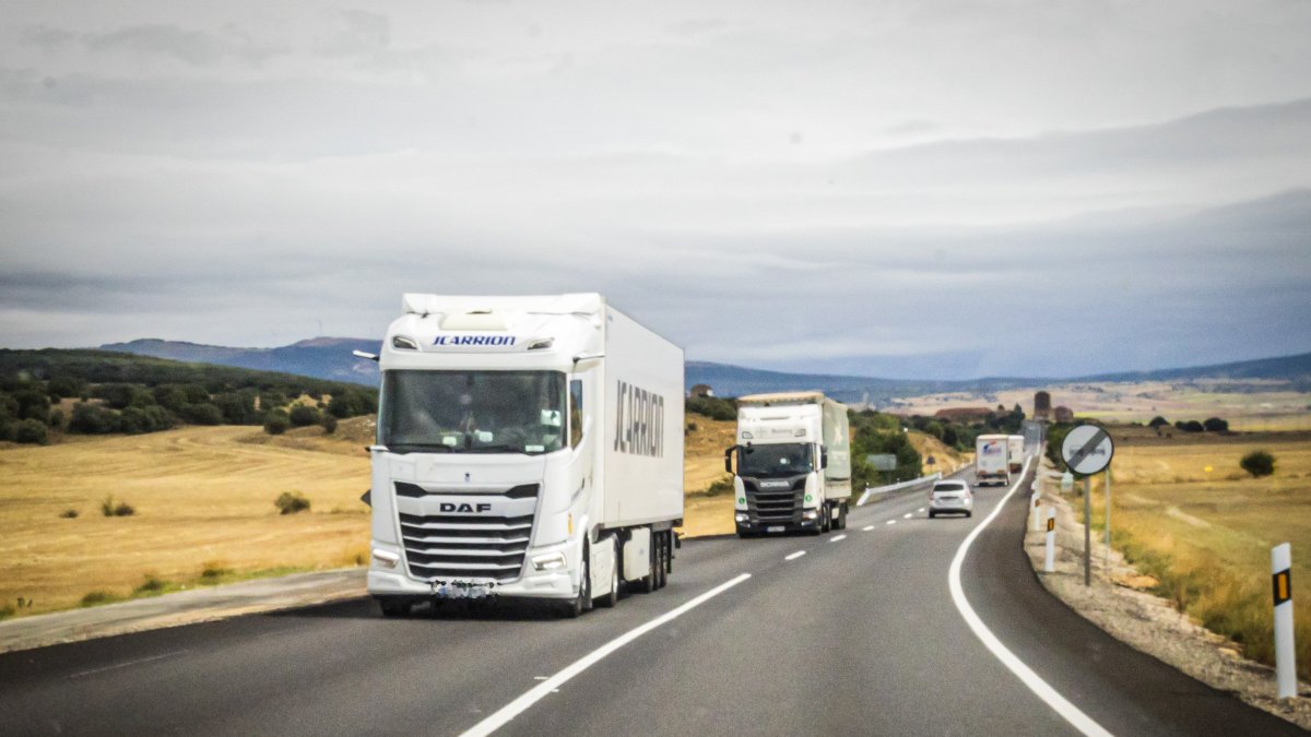 El sector del transporte tira del empleo extranjero, y ya supone más del 80% de la plantilla.
