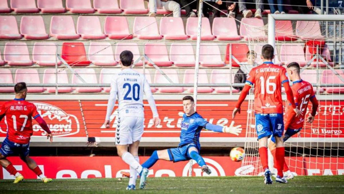 El tanto del empate a uno de la Sarriana ante un Numancia que volvió a ser frágil en defensa.