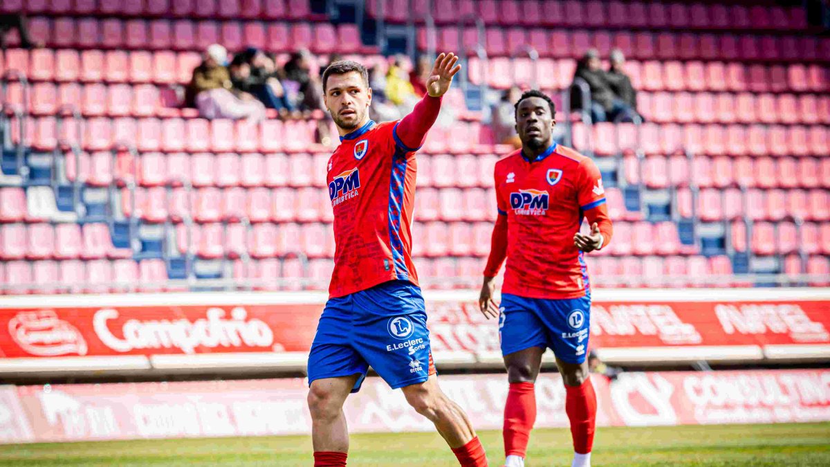 Escardó será baja el sábado en Oviedo debido a sus dolencias en el gemelo.