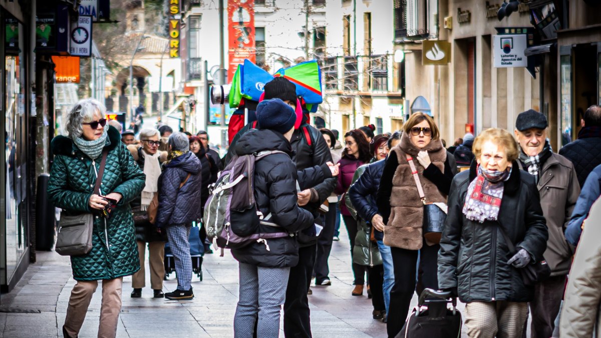 Gente en El Collado, en la capital.
