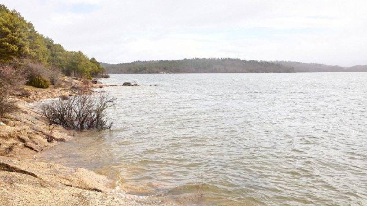 La calma del paisaje esconde una emoción difícil de nombrar: la tristeza silenciosa de una vida que no siguió el camino esperado